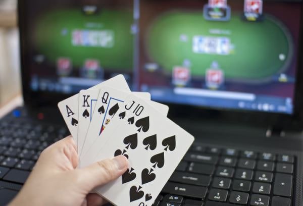 618 slots ငါးပစ်ဂိမ်း မြန်မာကစားသူ Mobile ဖြင့်ကစားနေသော မြင်ကွင်း
